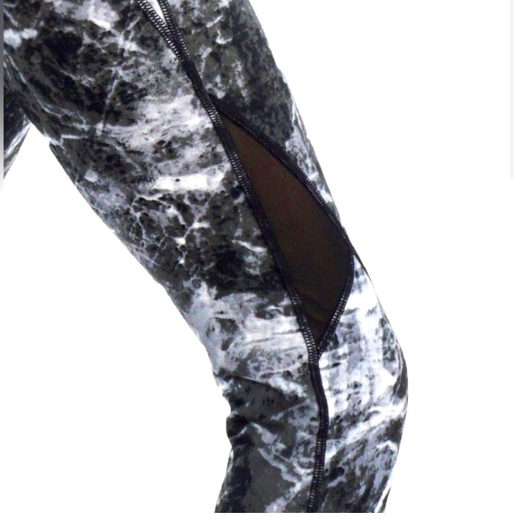 ❤️NWT❤️ Yoga/Workout Petite Women’s/Girls Leggings size XL with Mesh Cut Out❤️ - Picture 6 of 9